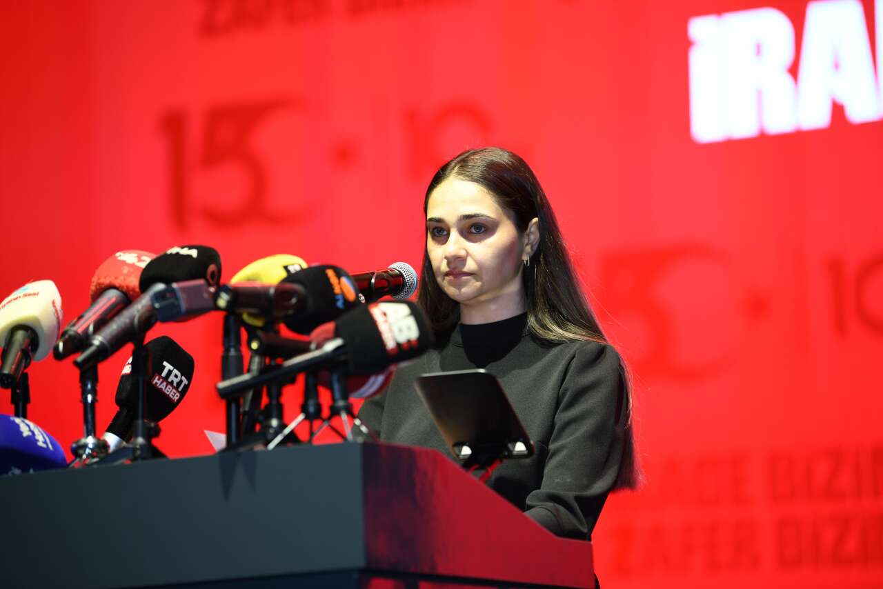 Konya'da 15 Temmuz gecesi! Kılıçarslan Meydanı'na insan seli 23